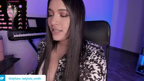 Snapshot of lolaasmith_21 chatting on 01.25.25 lolaasmith_21 online show from 01.25.25