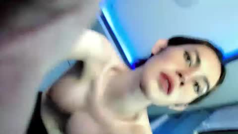 Snapshot of lolly_lips69 chatting on 12.29.24 hana online show from 12.29.24