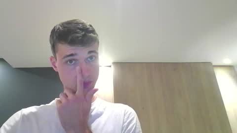 Snapshot of london_tomy chatting on 09.21.25 london_tomy online show from 09.21.25