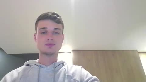 Snapshot of london_tomy chatting on 09.23.25 london_tomy online show from 09.23.25