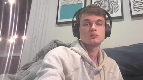 Snapshot of london_tomy chatting on 10.19.25 london_tomy online show from 10.19.25