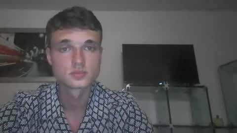 Snapshot of london_tomy chatting on 11.20.25 london_tomy online show from 11.20.25