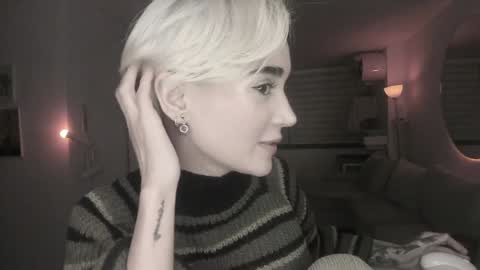 Snapshot of lonelly_lolly98 chatting on 02.07.25 SABRINA online show from 02.07.25