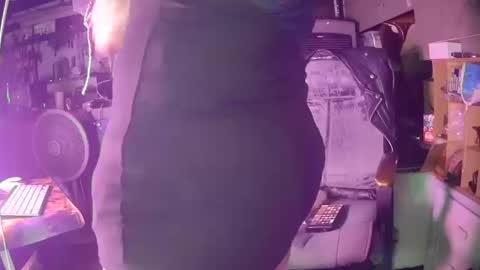 Snapshot of longbeachcd69 chatting on 10.13.25 longbeachcd69 online show from 10.13.25