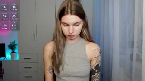 Snapshot of lookluna chatting on 11.24.25 Luna online show from 11.24.25