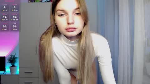 Snapshot of lookluna chatting on 11.27.25 Luna online show from 11.27.25