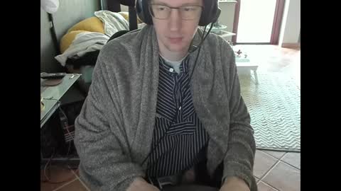 Snapshot of loomie chatting on 01.19.25 loomie online show from 01.19.25