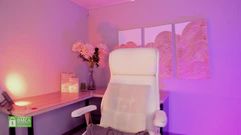 Deborah Daz online show from 02.04.25