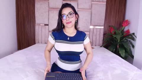 Snapshot of lorein_dim chatting on 10.15.25 Lorein online show from 10.15.25