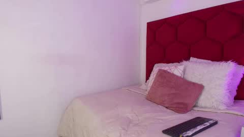 Snapshot of loreley_novoa chatting on 09.12.25 LORELI online show from 09.12.25