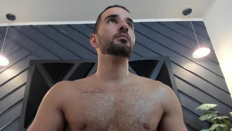  L O R E N Z O  Thumbs Up help  online show from 02.08.25