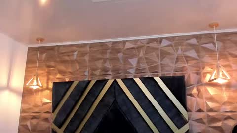  L O R E N Z O  Thumbs Up help  online show from 02.11.25