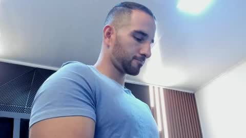  L O R E N Z O  Thumbs Up help  online show from 09.18.25