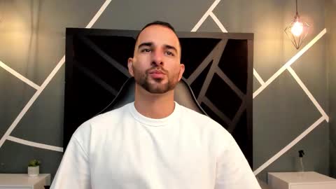  L O R E N Z O  Thumbs Up help  online show from 10.10.25