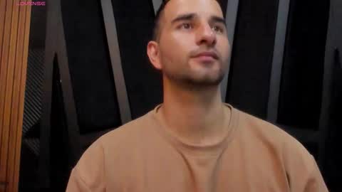  L O R E N Z O  Thumbs Up help  online show from 11.10.25