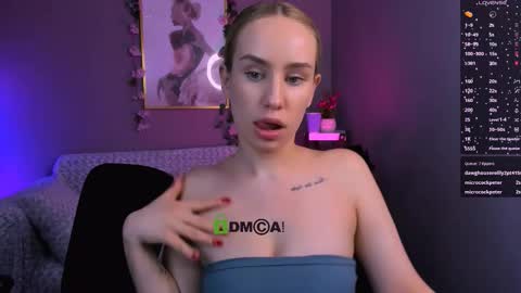 Snapshot of lorraine_carter chatting on 09.19.25 Lora for u online show from 09.19.25