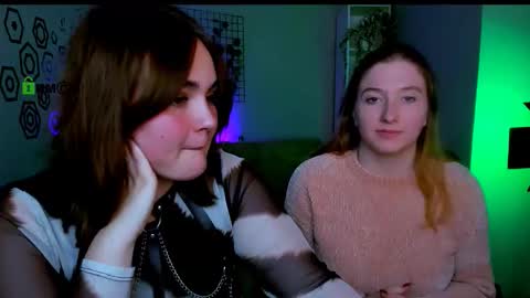 Snapshot of lorraine_carter chatting on 10.12.25 Lora for u online show from 10.12.25