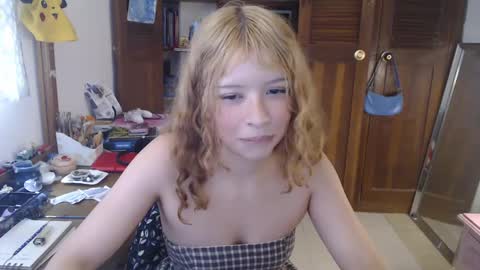 Snapshot of lostcausenef chatting on 10.01.25 nefisa nef online show from 10.01.25