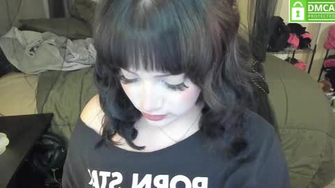 Snapshot of lottiepoppie chatting on 12.13.24 Lottiepoppie online show from 12.13.24