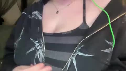 Snapshot of lottiepoppie chatting on 12.20.24 Lottiepoppie online show from 12.20.24