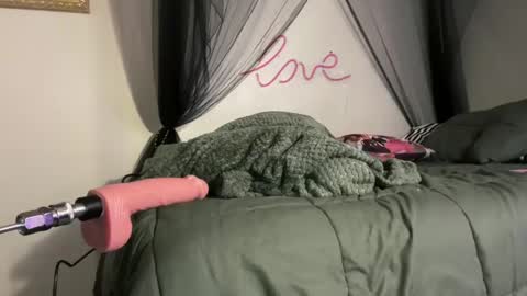 Snapshot of lottiepoppie chatting on 02.20.25 Lottiepoppie online show from 02.20.25