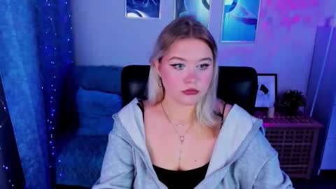 Snapshot of louisemous chatting on 10.20.25 Loise online show from 10.20.25