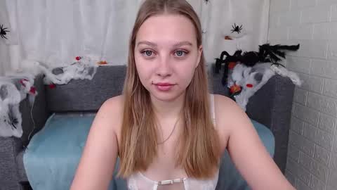 love bella  online show from 10.27.25