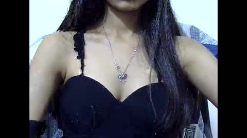 Snapshot of love_riva chatting on 10.12.25 Riva online show from 10.12.25