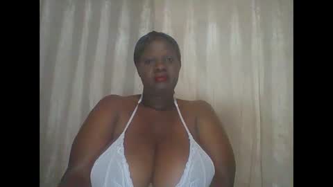 Snapshot of lovebigmelon chatting on 12.03.24 Lynn online show from 12.03.24