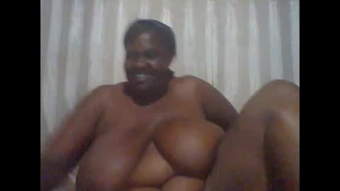 Snapshot of lovebigmelon chatting on 12.04.24 Lynn online show from 12.04.24