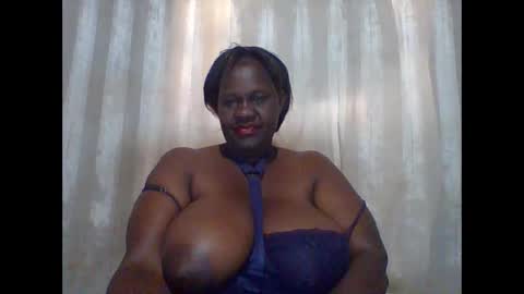 Snapshot of lovebigmelon chatting on 12.10.24 Lynn online show from 12.10.24