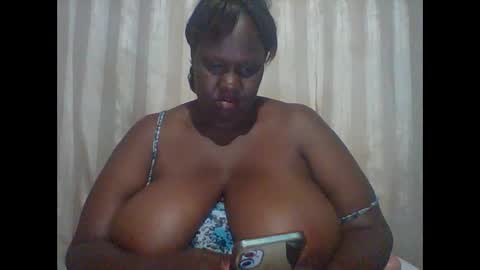 Snapshot of lovebigmelon chatting on 12.13.24 Lynn online show from 12.13.24