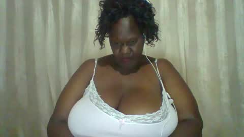 Snapshot of lovebigmelon chatting on 01.30.25 Lynn online show from 01.30.25