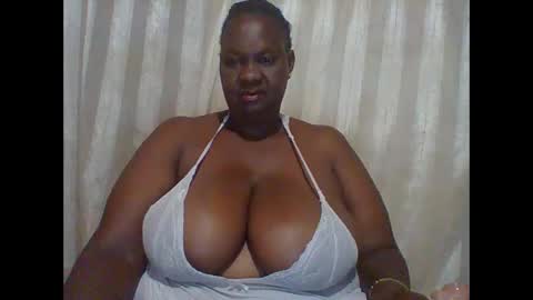 Snapshot of lovebigmelon chatting on 02.21.25 Lynn online show from 02.21.25