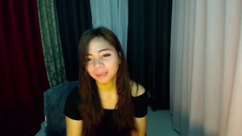 Snapshot of lovely_cummerx chatting on 12.18.24 JAM online show from 12.18.24