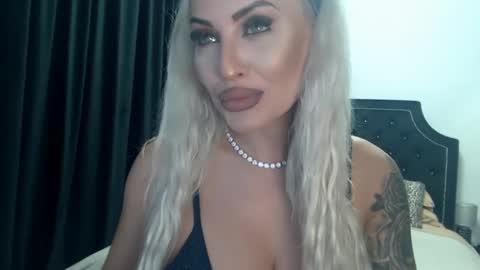 Snapshot of lovelyblondyxxx chatting on 12.02.24 PrAllinXXXa online show from 12.02.24