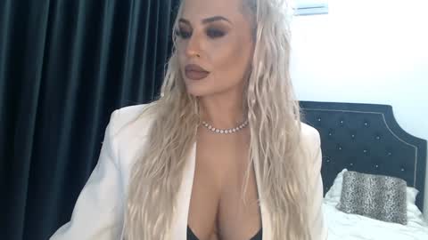 Snapshot of lovelyblondyxxx chatting on 12.12.24 PrAllinXXXa online show from 12.12.24