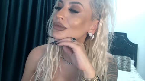 Snapshot of lovelyblondyxxx chatting on 12.13.24 PrAllinXXXa online show from 12.13.24