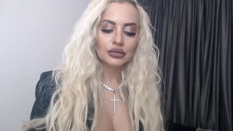 Snapshot of lovelyblondyxxx chatting on 01.16.25 PrAllinXXXa online show from 01.16.25