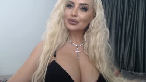 Snapshot of lovelyblondyxxx chatting on 01.17.25 PrAllinXXXa online show from 01.17.25