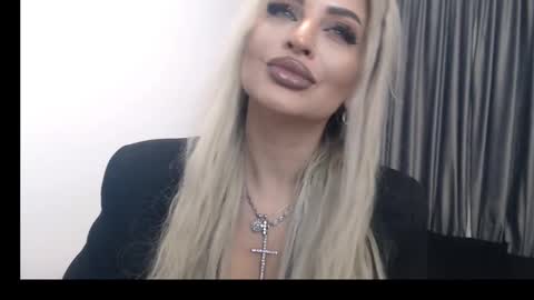 Snapshot of lovelyblondyxxx chatting on 02.12.25 PrAllinXXXa online show from 02.12.25