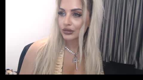 Snapshot of lovelyblondyxxx chatting on 02.13.25 PrAllinXXXa online show from 02.13.25