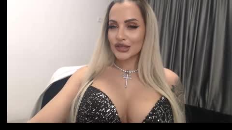 Snapshot of lovelyblondyxxx chatting on 02.14.25 PrAllinXXXa online show from 02.14.25