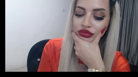 Snapshot of lovelyblondyxxx chatting on 02.15.25 PrAllinXXXa online show from 02.15.25