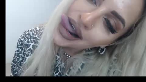 Snapshot of lovelyblondyxxx chatting on 02.18.25 PrAllinXXXa online show from 02.18.25