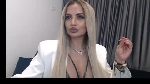 Snapshot of lovelyblondyxxx chatting on 02.19.25 PrAllinXXXa online show from 02.19.25