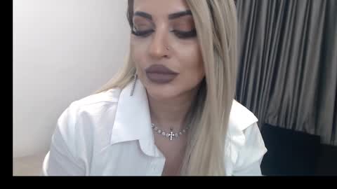 Snapshot of lovelyblondyxxx chatting on 02.21.25 PrAllinXXXa online show from 02.21.25