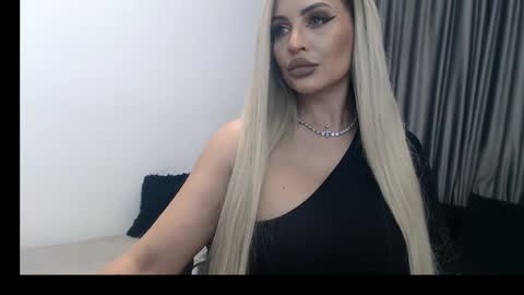 Snapshot of lovelyblondyxxx chatting on 02.21.25 PrAllinXXXa online show from 02.21.25