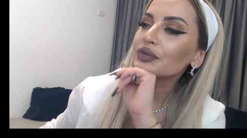 Snapshot of lovelyblondyxxx chatting on 02.25.25 PrAllinXXXa online show from 02.25.25