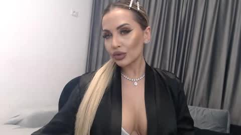 Snapshot of lovelyblondyxxx chatting on 03.08.25 PrAllinXXXa online show from 03.08.25